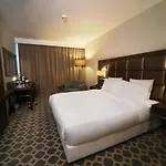 Mercure West & Convention Center 酒店