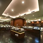 酒店 Mercure West & Convention Center 5*