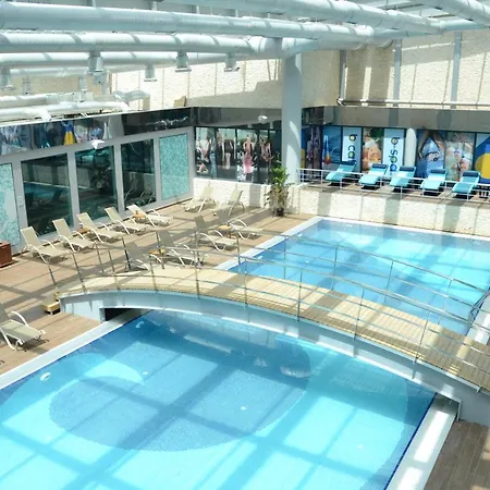 Mercure West & Convention Center Hotell 5*