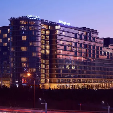 Mercure West & Convention Center Hotell 5*
