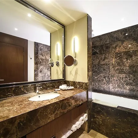 Mercure West & Convention Center 5*