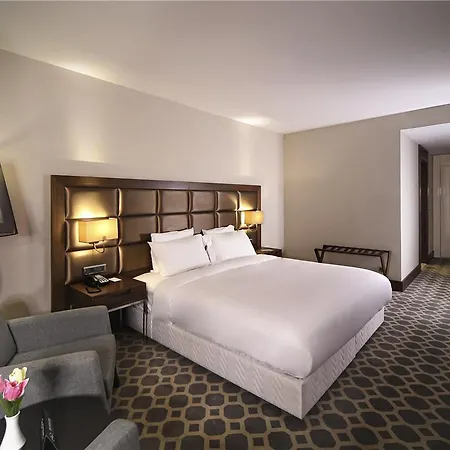 Mercure West & Convention Center 5*