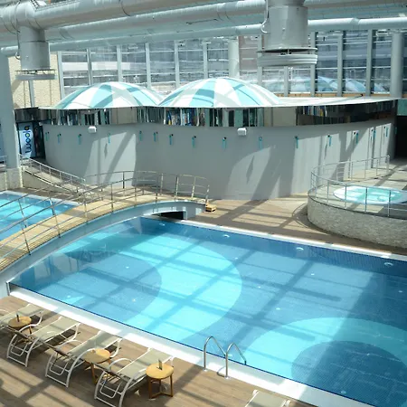 Mercure West & Convention Center Hotell 5*