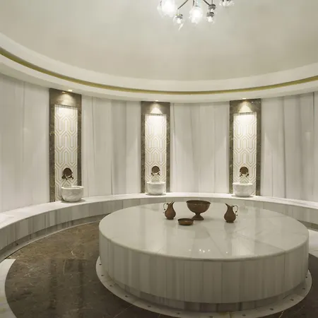 Mercure West & Convention Center