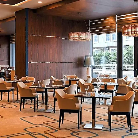 Mercure West & Convention Center