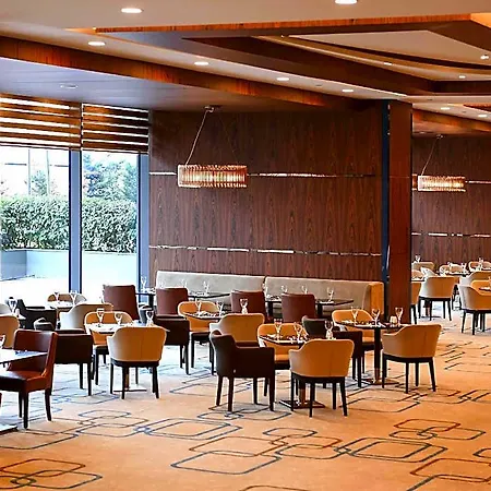 Mercure West & Convention Center Hotell