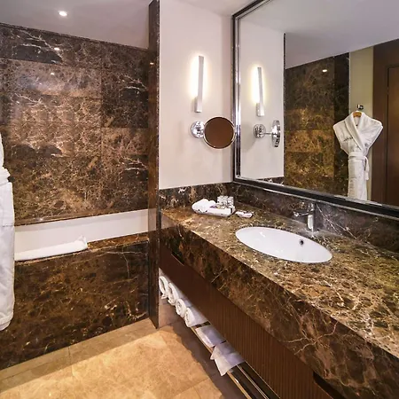 Mercure West & Convention Center Szálloda 5*