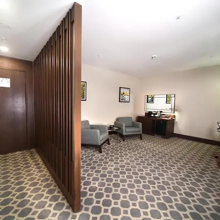 Mercure West & Convention Center 5*