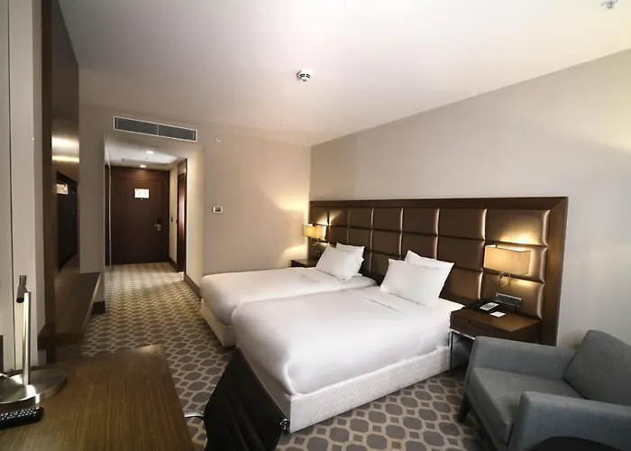 Mercure West & Convention Center Hotel