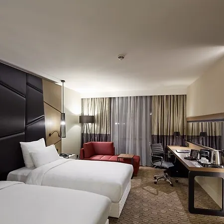 Mercure West & Convention Center 호텔