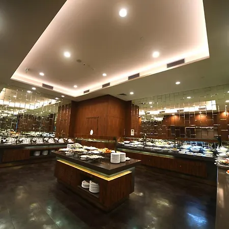 호텔 Mercure West & Convention Center 5*