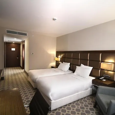Mercure West & Convention Center 호텔
