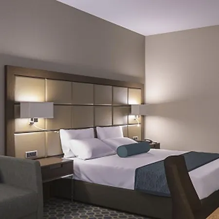 Mercure West & Convention Center Hotel 5*