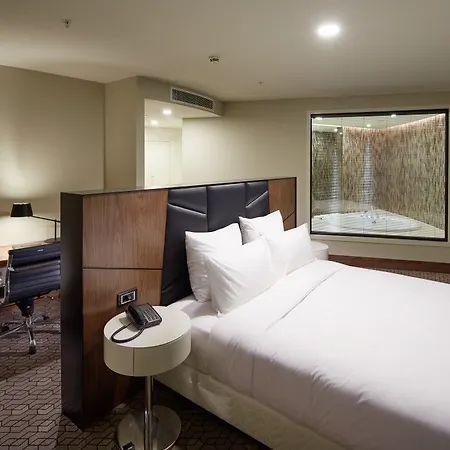 Mercure West & Convention Center